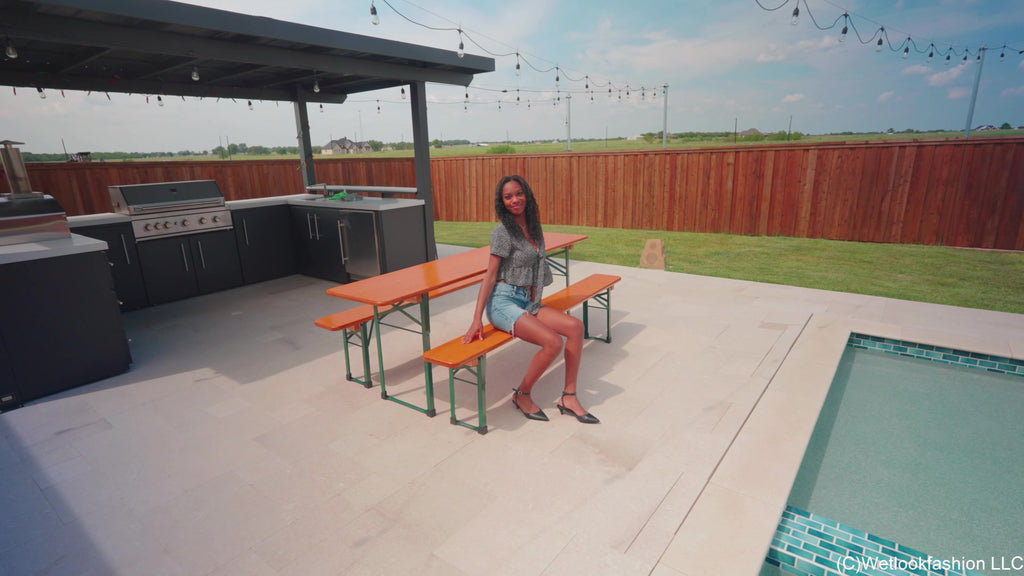 Amy Goes for a Pool Dip in a Cute Jean Shorts Outfit