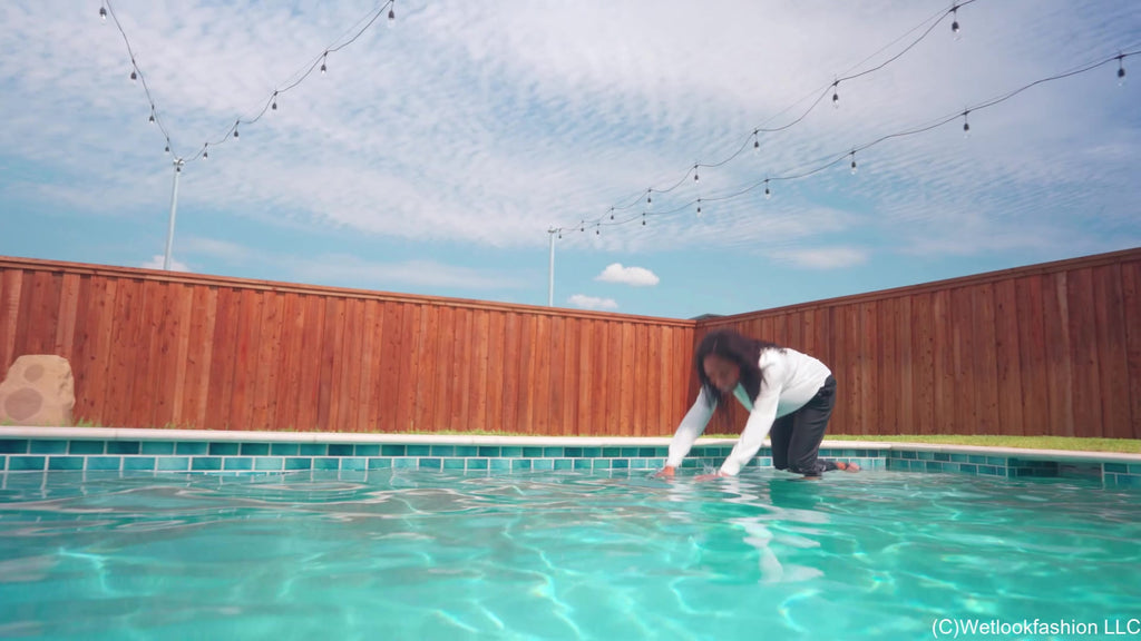 Amy's Wet Clothes Business