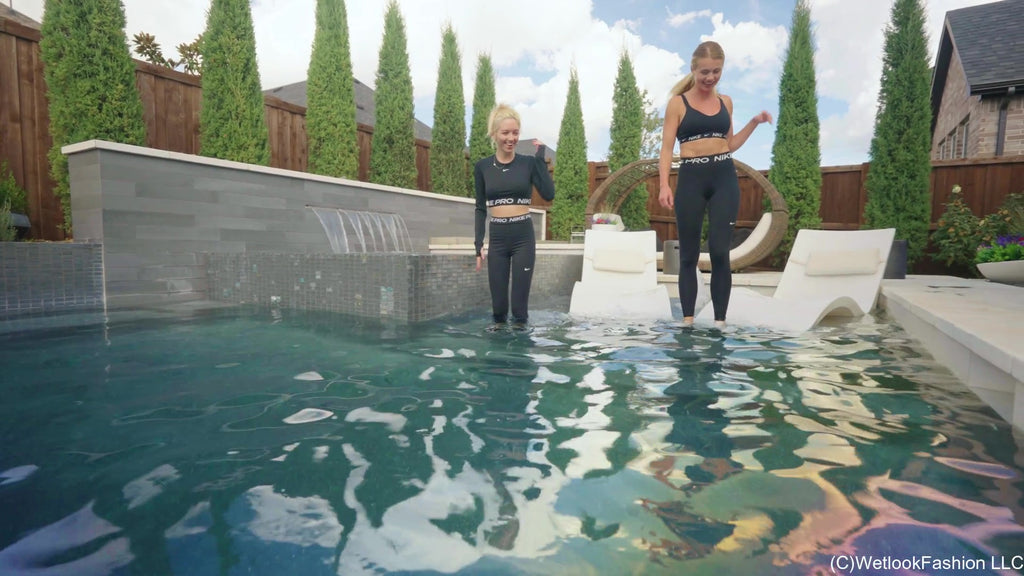 Hanna und Joy – Partnerlook: Nike Pro Workout Swim