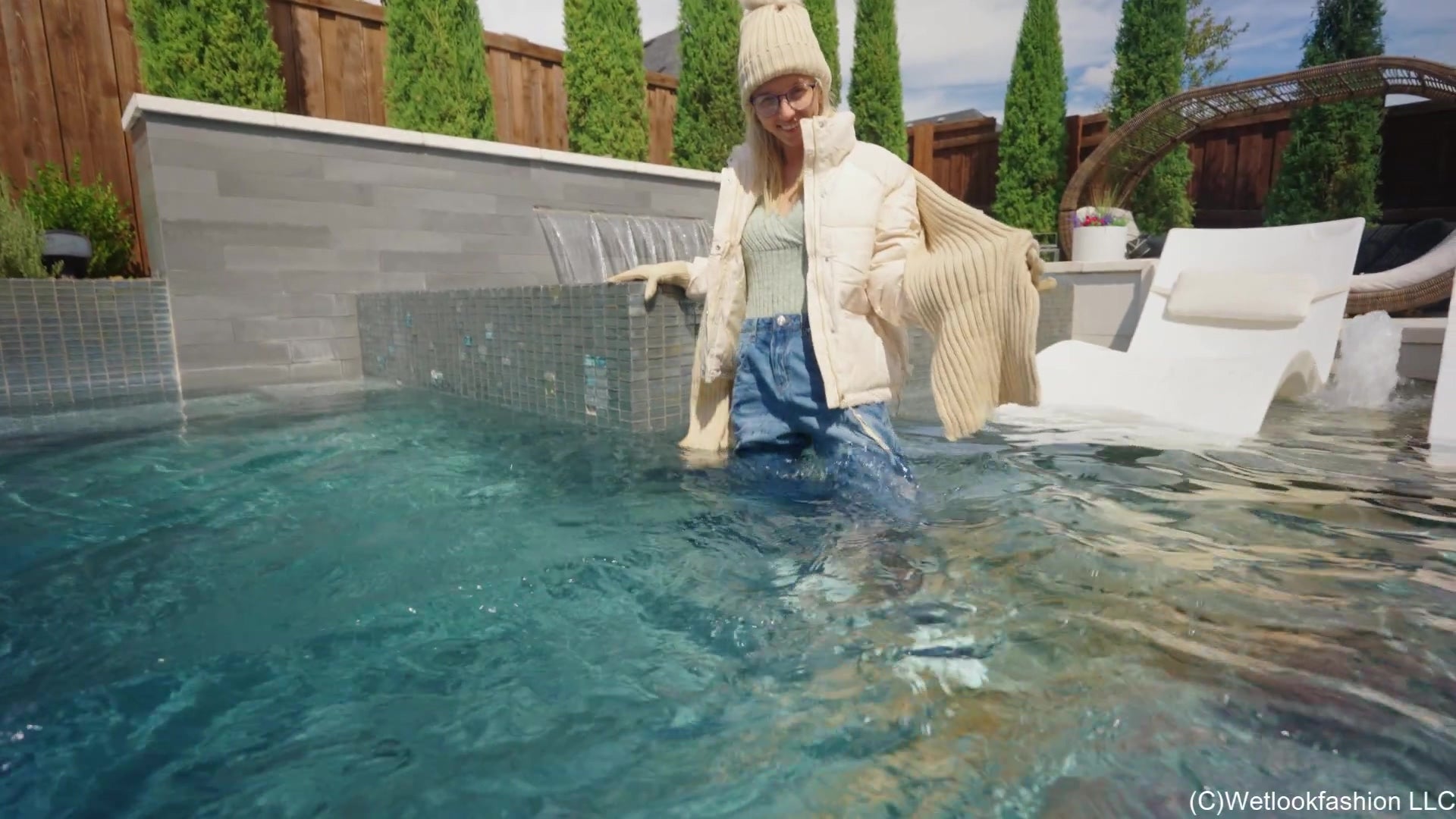 Hannah Is Swimming in a Jeans Winter Outfit