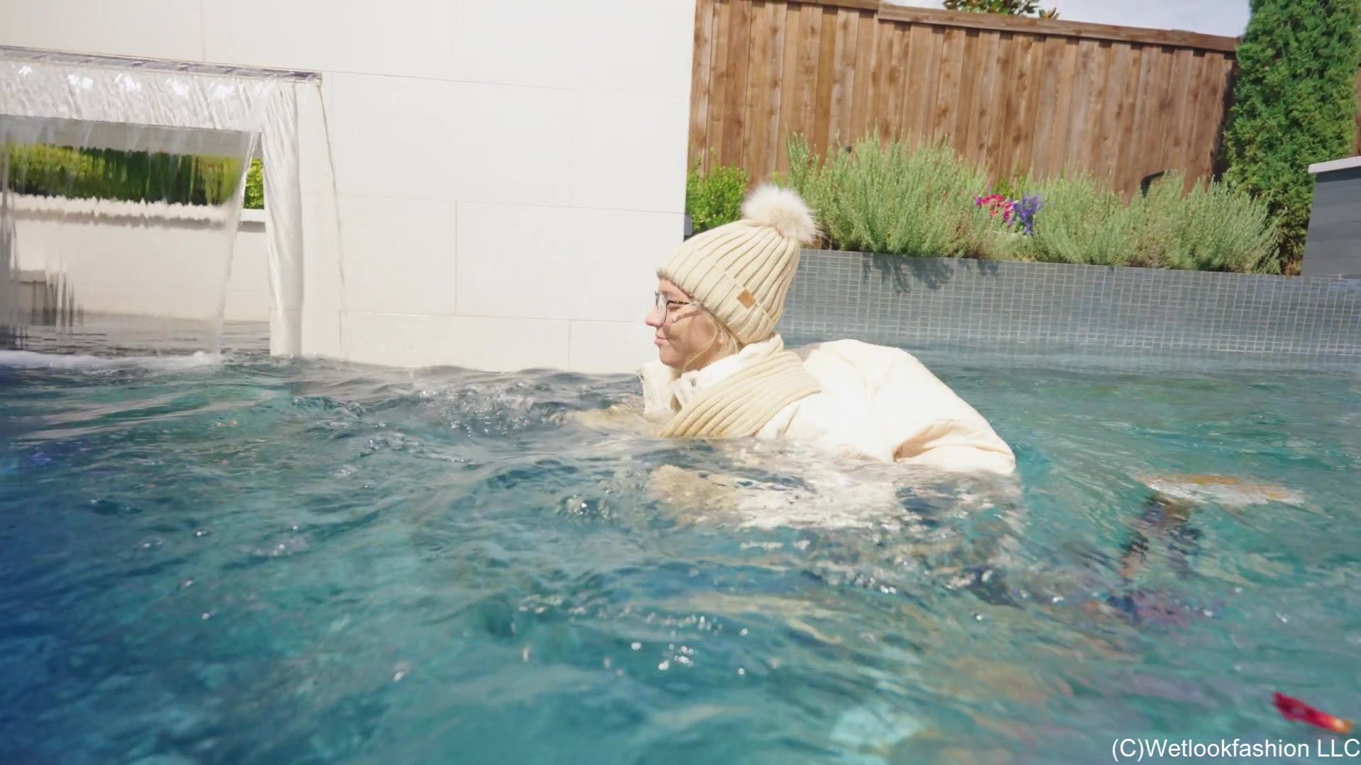 Hannah Is Swimming in a Jeans Winter Outfit
