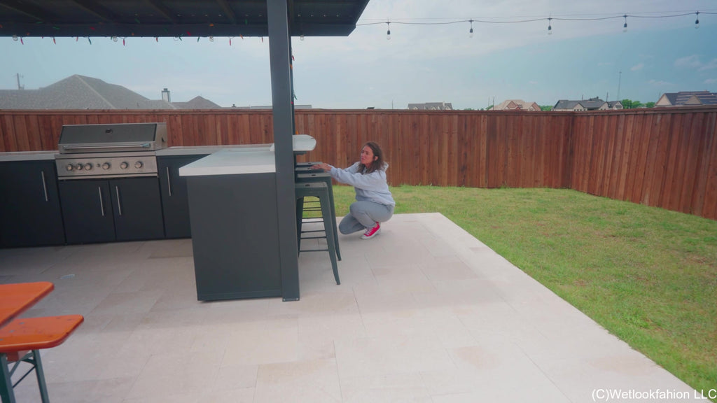 Iris Is Hiding in the Pool from an Intruder