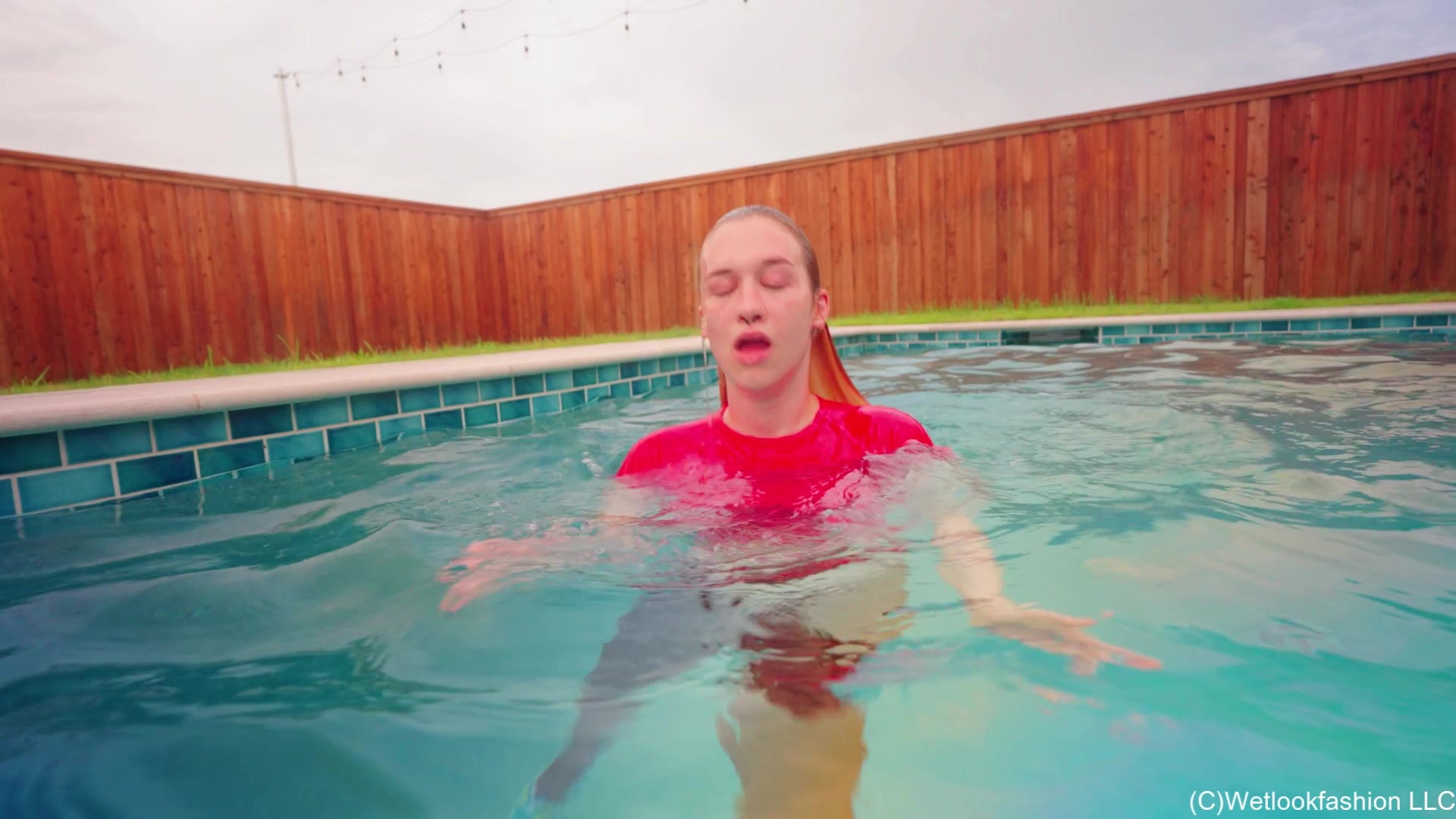Jessica Has a Blast in the Pool Wearing a Yoga Outfit
