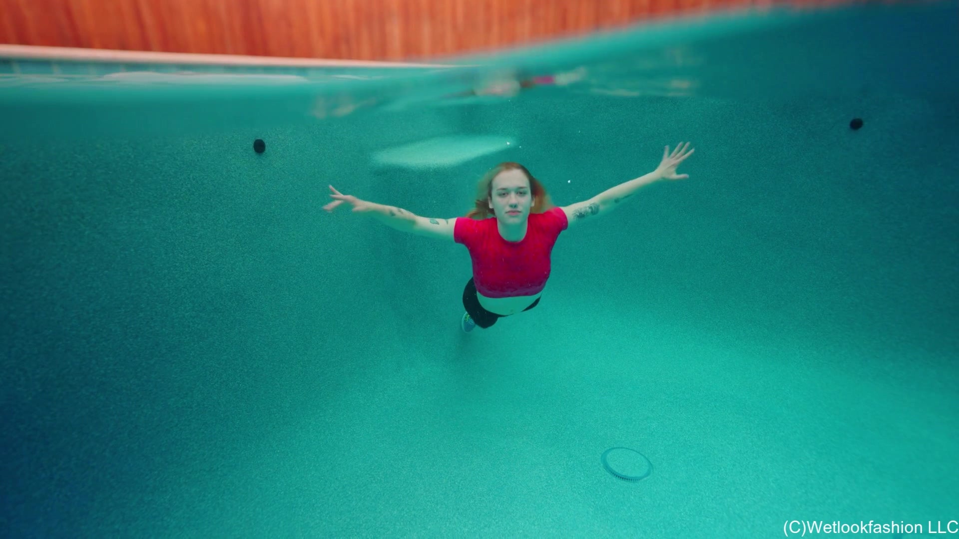 Jessica Has a Blast in the Pool Wearing a Yoga Outfit