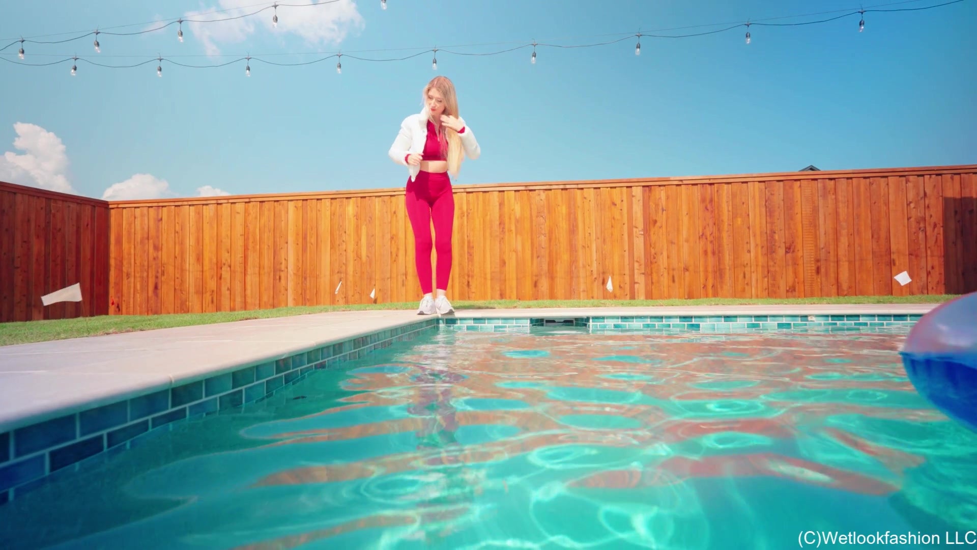 Kate Gets in the Pool Wearing a Cold Weather Workout Set