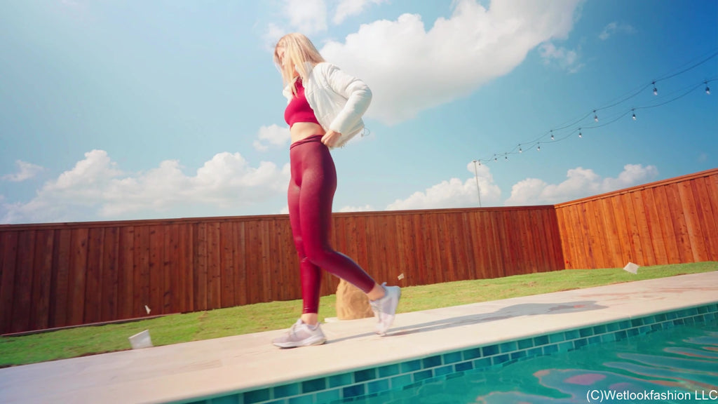 Kate Gets in the Pool Wearing a Cold Weather Workout Set