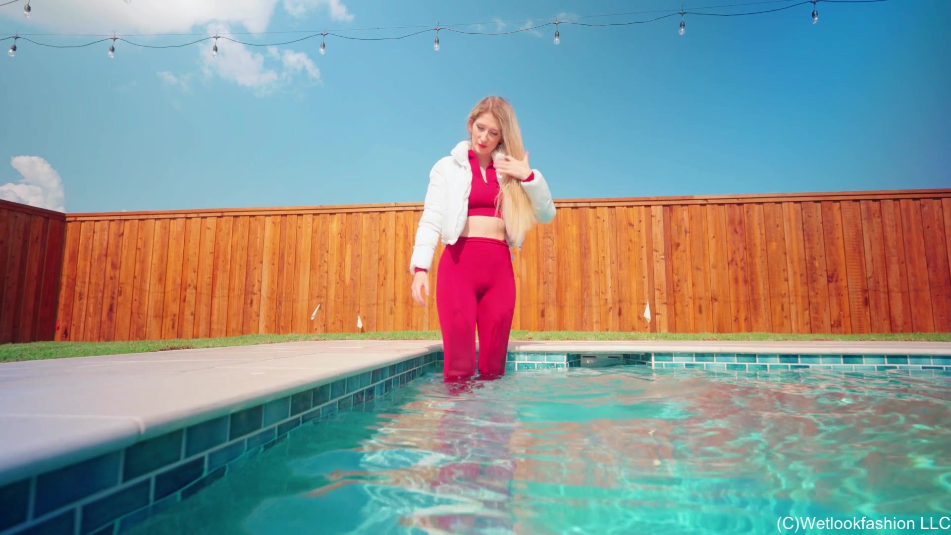 Kate Gets in the Pool Wearing a Cold Weather Workout Set