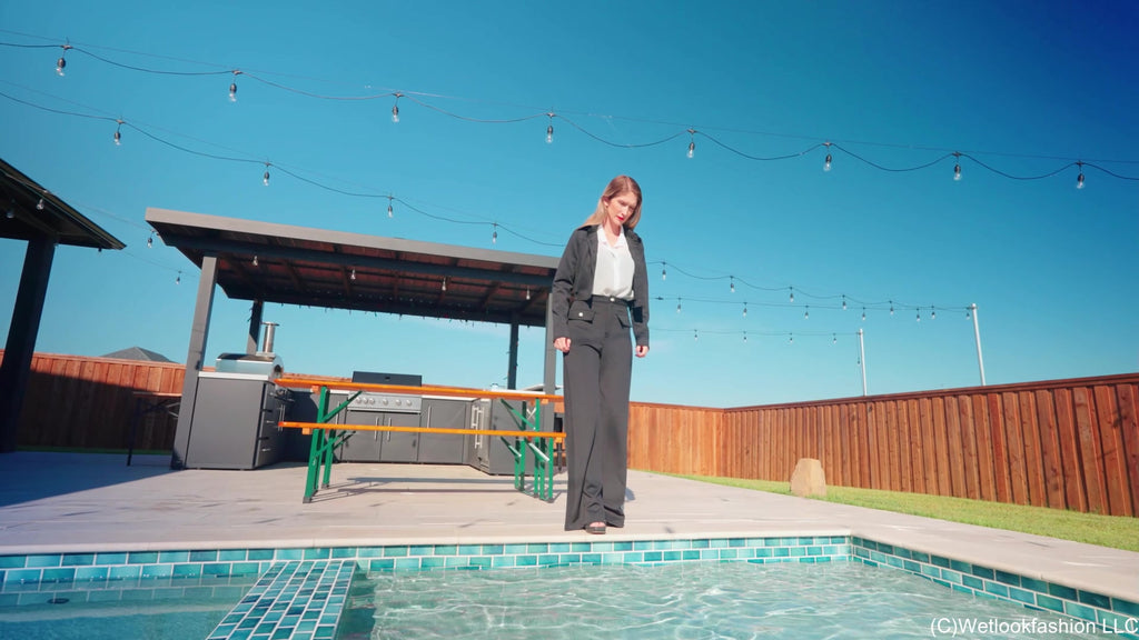 Kate Goes for a Swim in an Elegant Pant Oufit