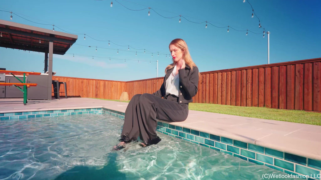 Kate Goes for a Swim in an Elegant Pant Oufit