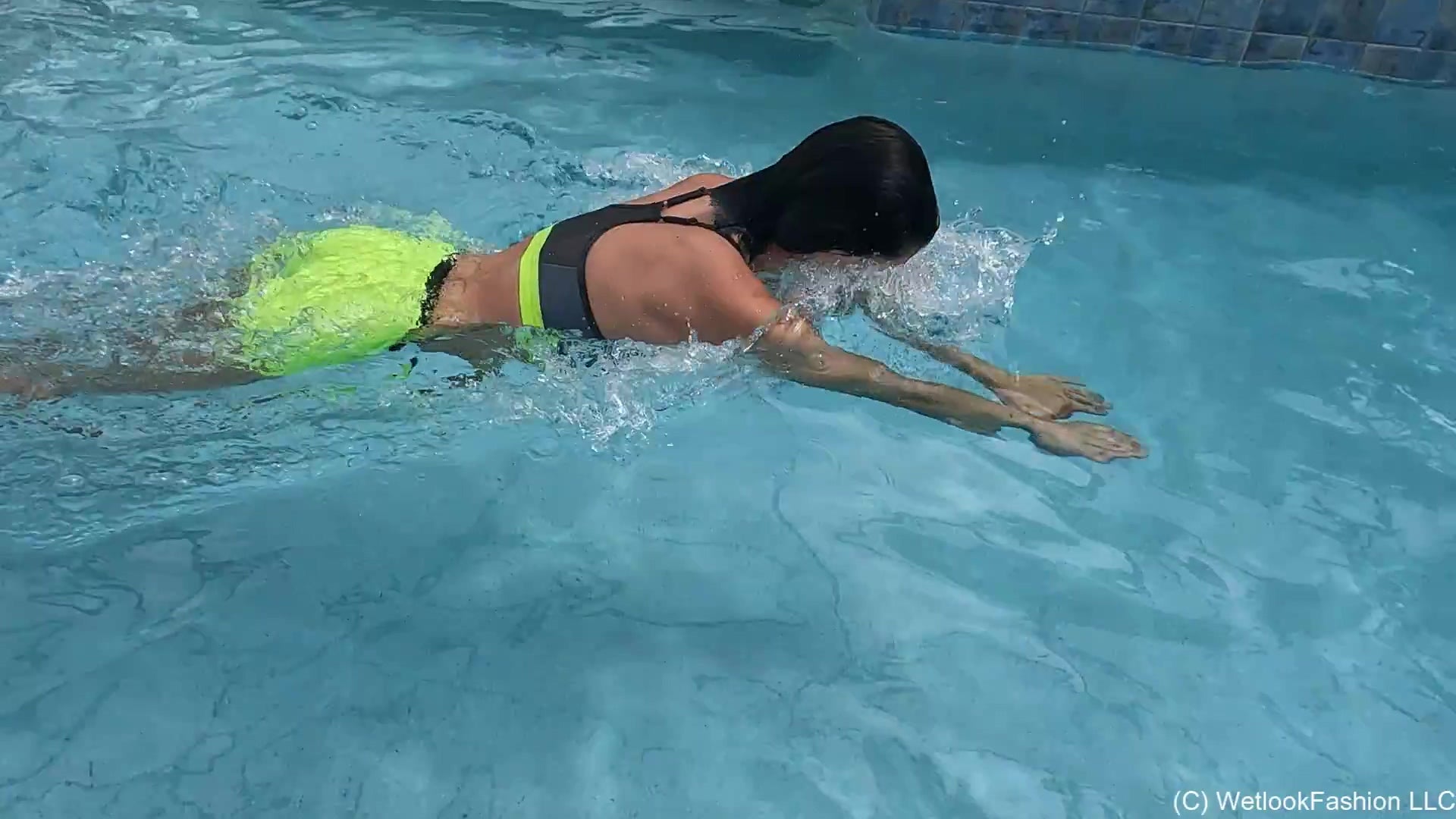Kilo - Wasser-Workout im Nike Pro Set