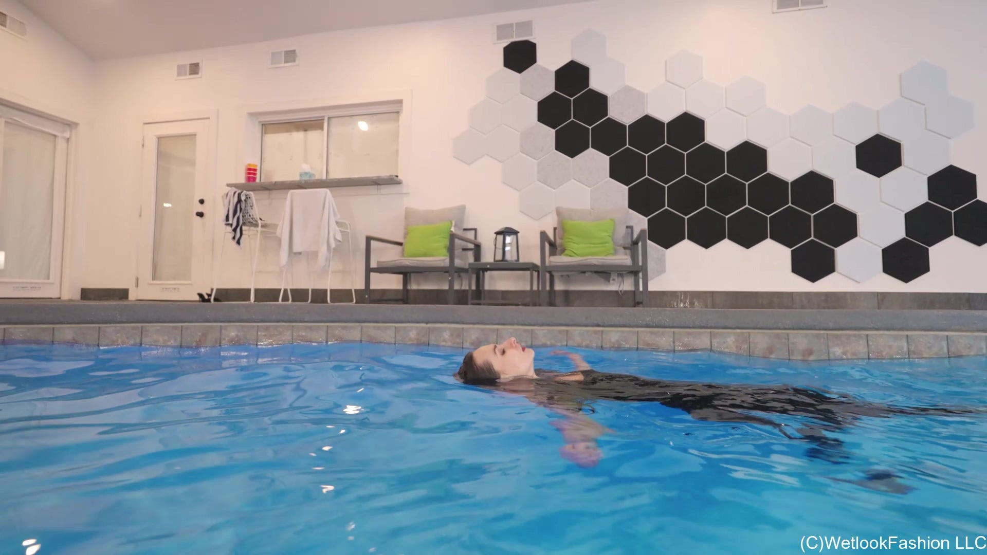 Lilith Jumps in the Pool Wearing Wetlook Leggings