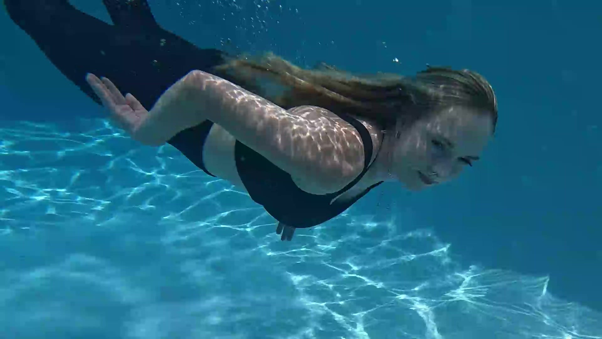 Mandi Swims in LuluLemon Yoga Pants and Top