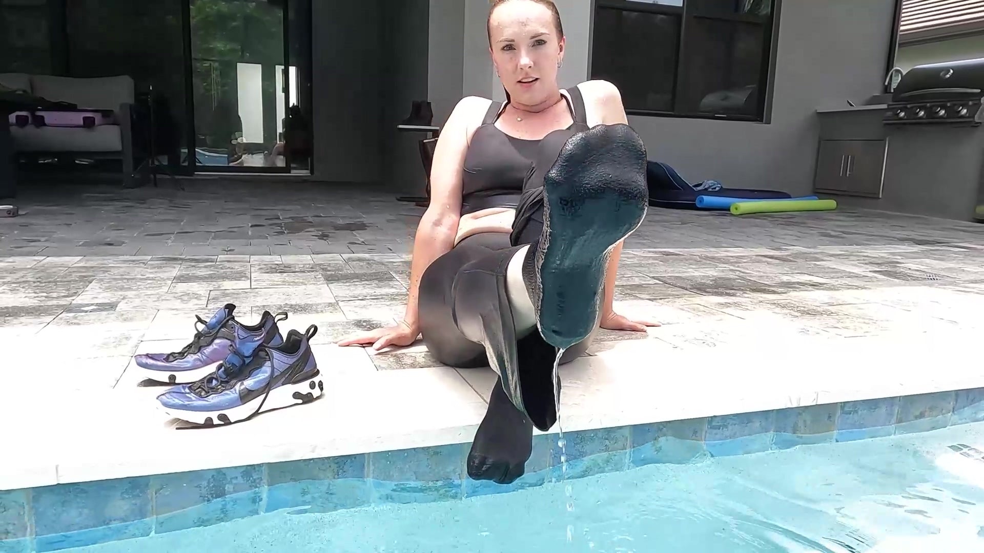 Mandi Swims in LuluLemon Yoga Pants and Top