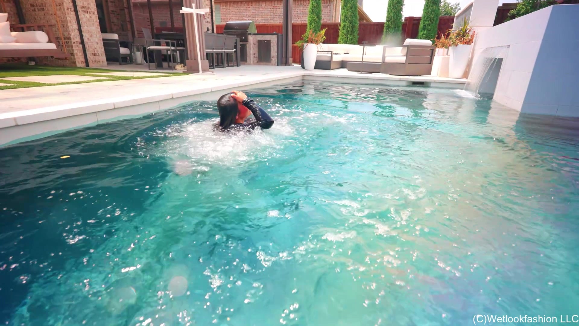 Maria Gets Wet in a Workout Set and Nike Air Max