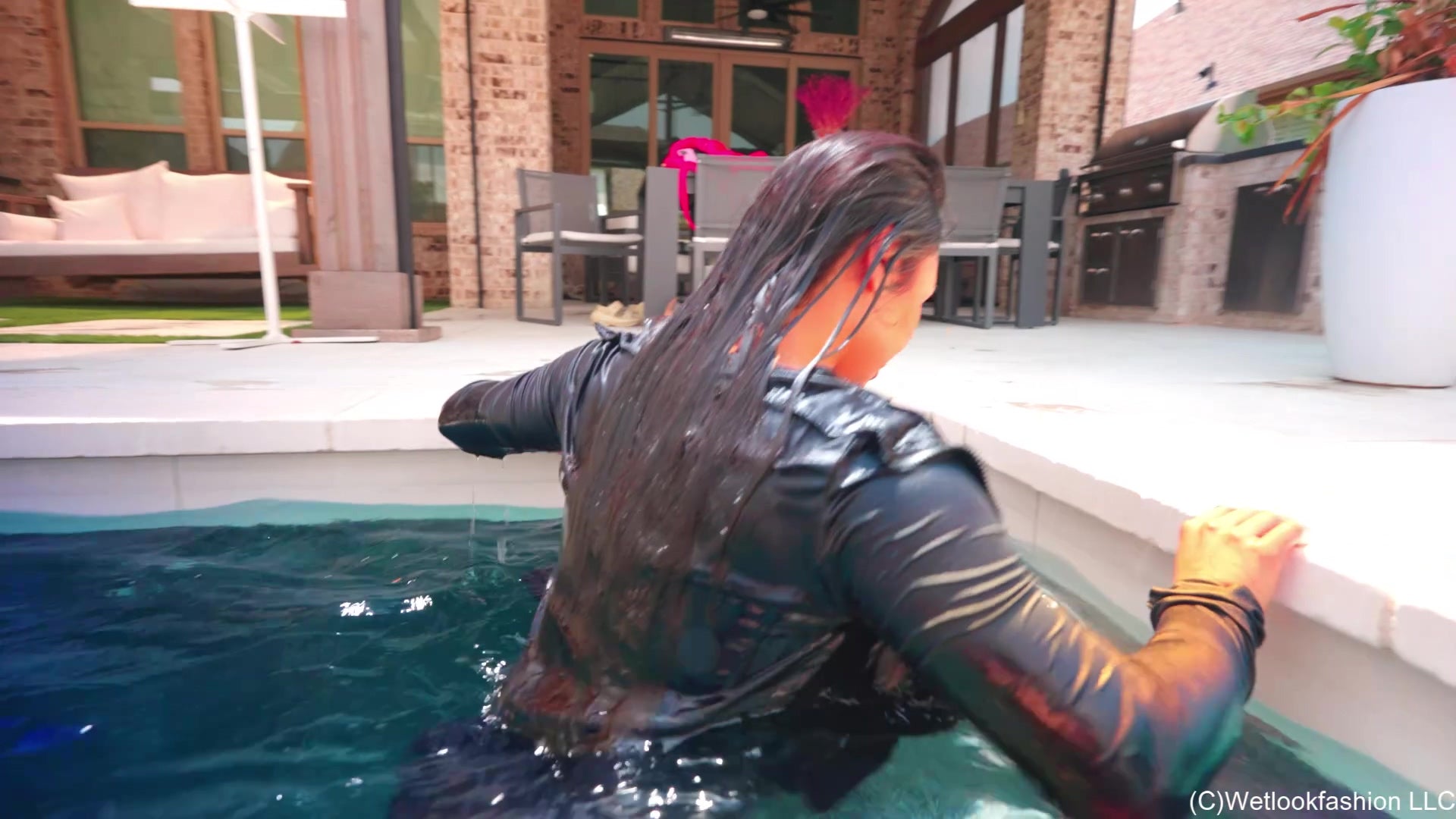 Maria Gets Wet in a Workout Set and Nike Air Max
