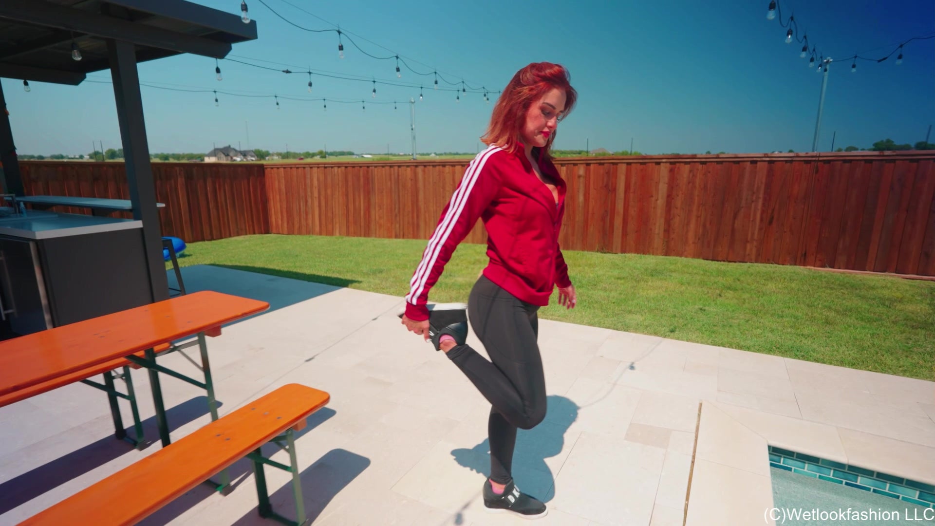 Mariela Goes for Sporty Swim in Leggings