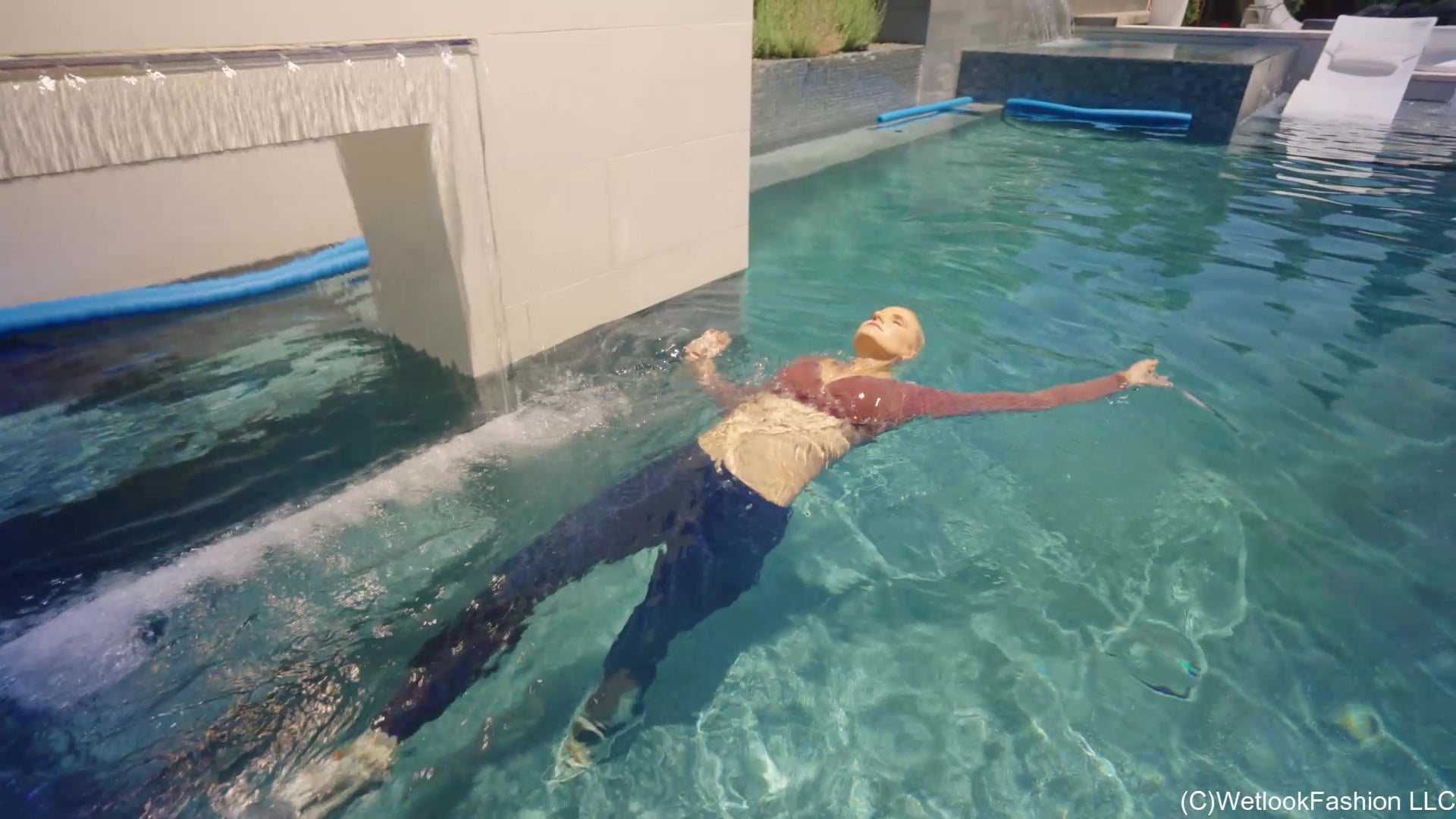 Natasha Gets Wet in a Casual Jeans Outfit