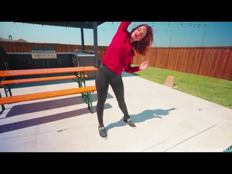 Mariela Goes for Sporty Swim in Leggings
