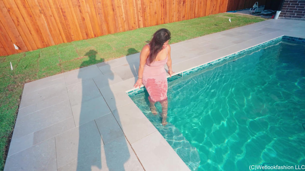 Reina's Dress Gets Clingy When Wet