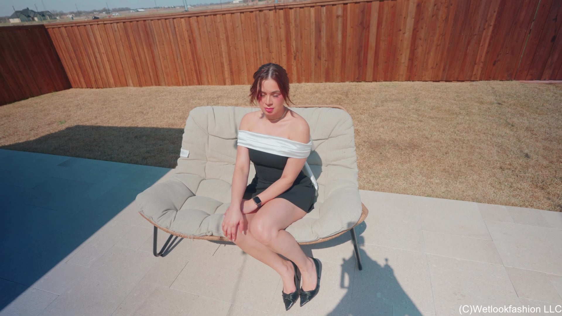 Samantha Goes for a Swim in a Elegant Minidress and Heels
