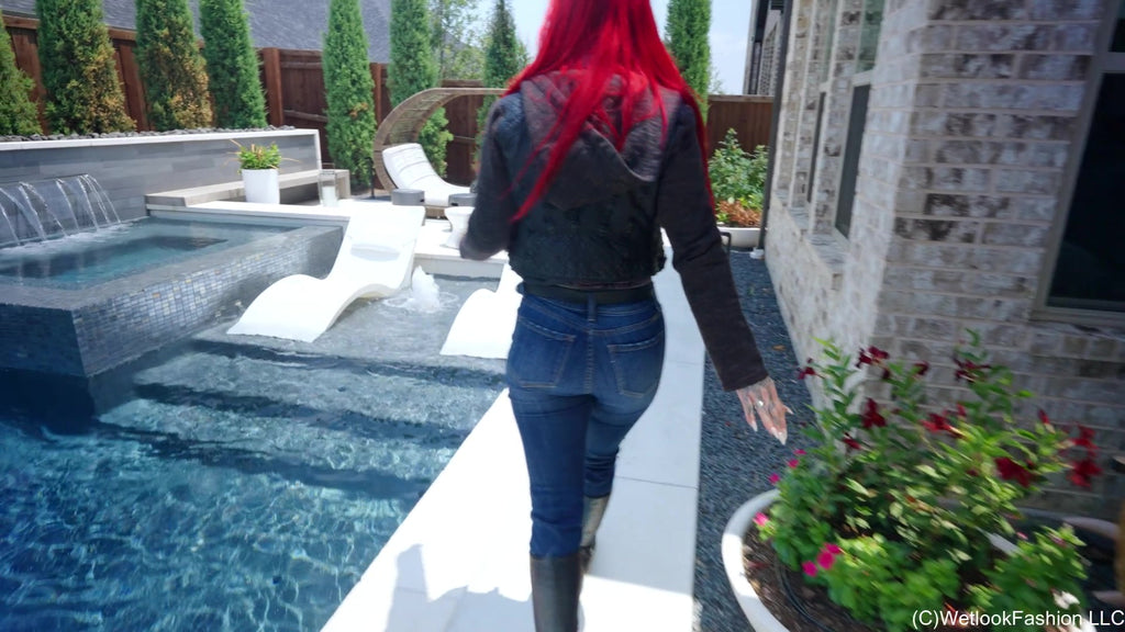 Scarlett - Swimming in a Layered Winter Outfit