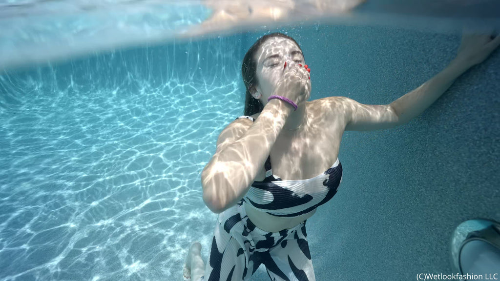 Sienna Goes for a Swim in A Flowy Pant Set