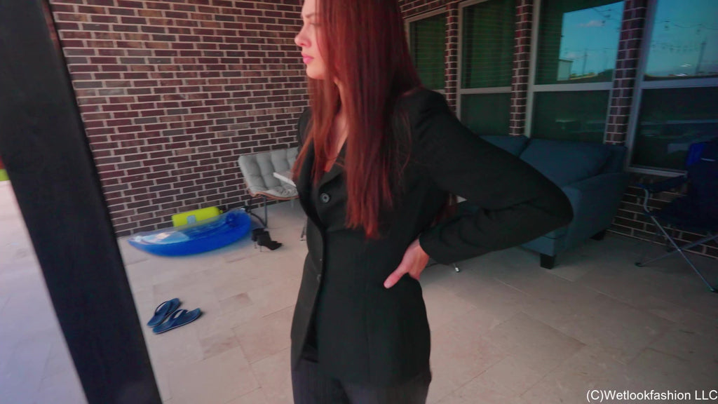 Taylor Suits the Pool