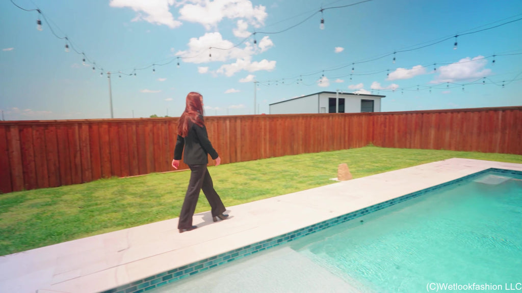 Taylor Suits the Pool