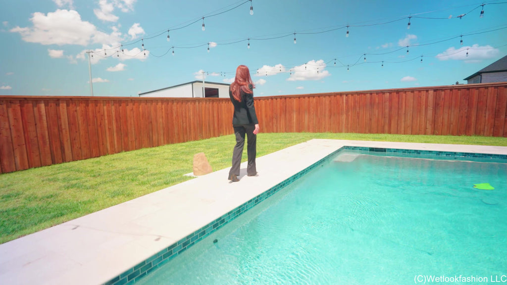 Taylor Suits the Pool
