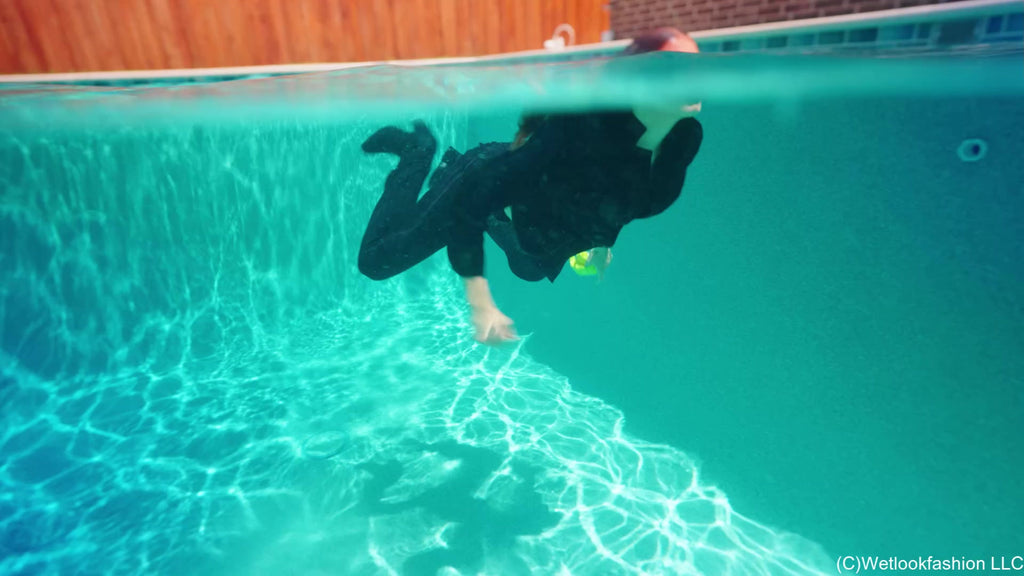 Taylor Suits the Pool
