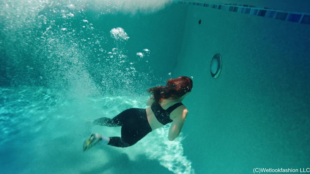 Taylor's Water Workout in a Black Legging Outfit