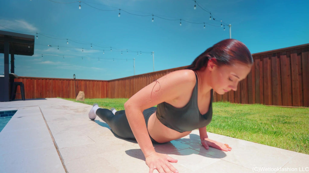 Taylor's Water Workout in a Black Legging Outfit