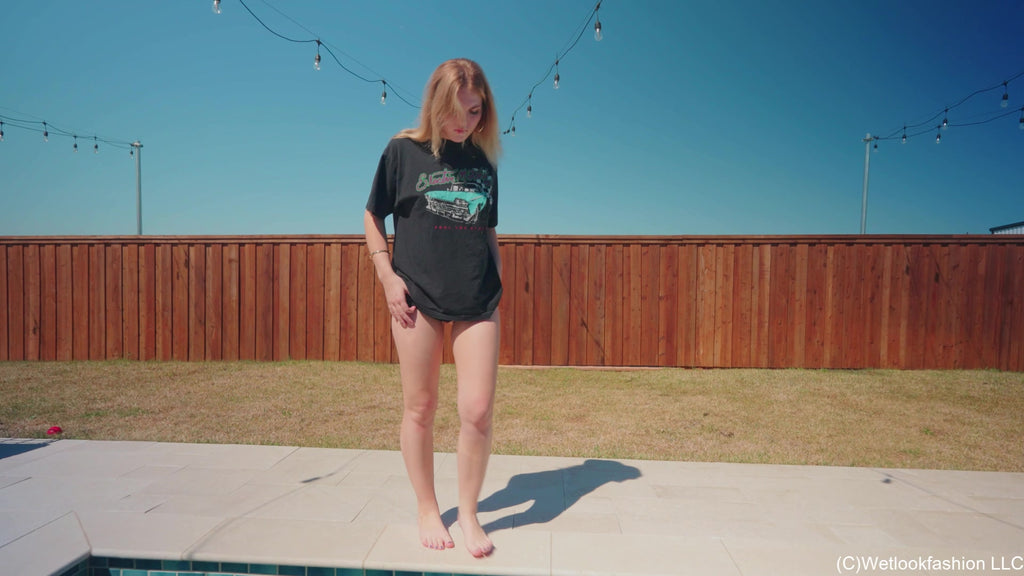Wet T-Shirt Underwater Show with Bella Rose