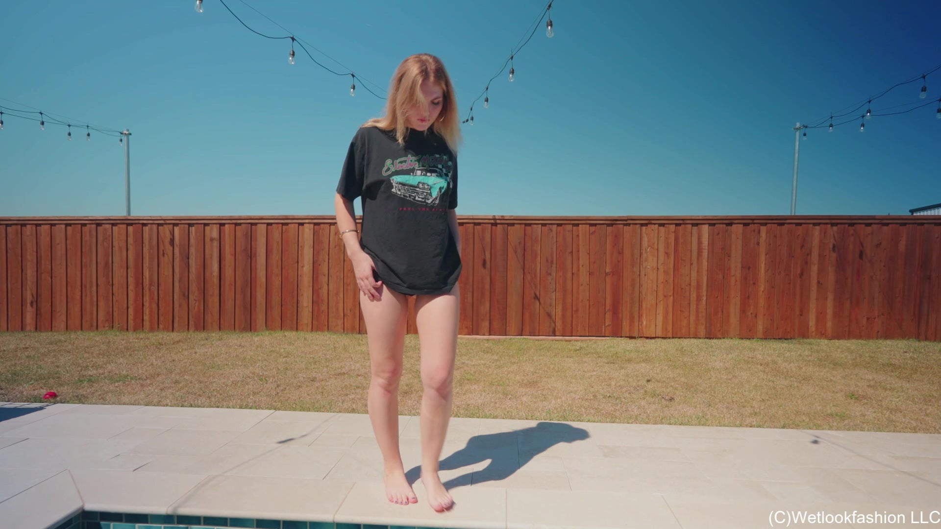 Wet T-Shirt Underwater Show with Bella Rose