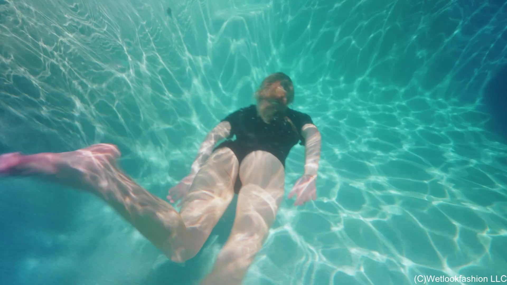 Wet T-Shirt Underwater Show with Bella Rose
