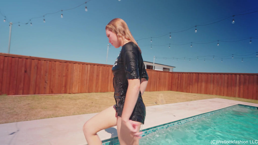 Wet T-Shirt Underwater Show with Bella Rose